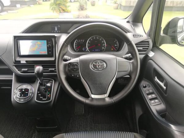 Ref:AUX-19043050 TOYOTA NOAH 2016 - Image 10