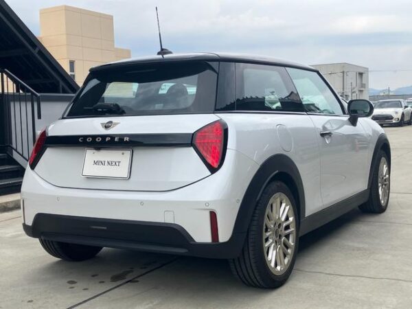 Ref:AUX-19054175 MINI MINI 2024 - Image 3