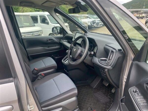 Ref:AUX-19074286 TOYOTA NOAH 2024 - Image 17