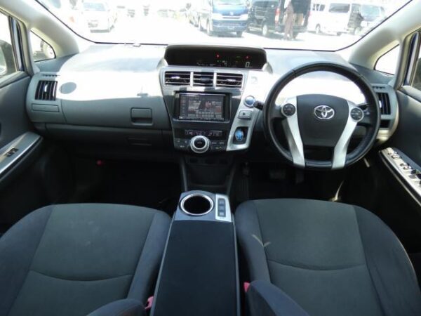 Ref:AUX-19088159 TOYOTA PRIUS ALPHA 2012 - Image 2
