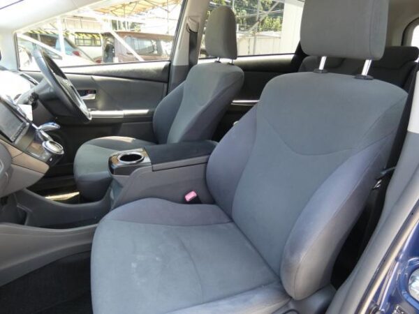 Ref:AUX-19088159 TOYOTA PRIUS ALPHA 2012 - Image 6