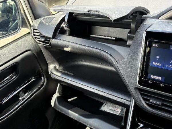 Ref:AUX-19153974 TOYOTA VOXY 2021 - Image 14
