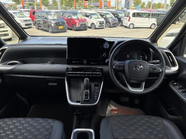Ref:AUX-19168543 TOYOTA VOXY 2022 - Image 3
