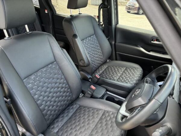 Ref:AUX-19168543 TOYOTA VOXY 2022 - Image 4