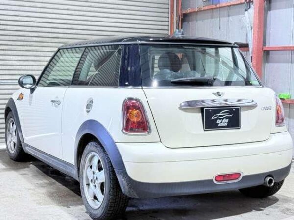 Ref:AUX-19220718 MINI MINI 2010 - Image 2