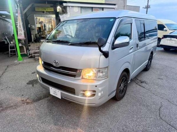Ref:AUX-19230736 TOYOTA HIACE VAN 2010