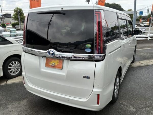 Ref:AUX-19231027 TOYOTA NOAH 2020 - Image 2