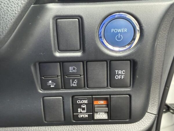 Ref:AUX-19231027 TOYOTA NOAH 2020 - Image 15