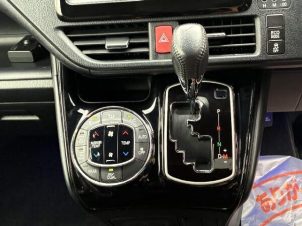 Ref:AUX-19231263 TOYOTA VOXY 2017 - Image 12