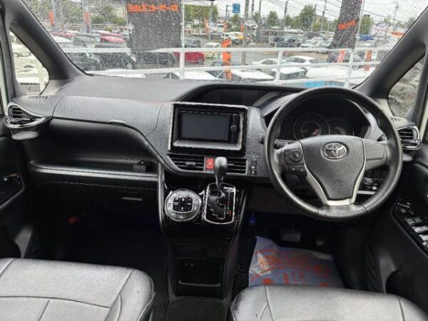 Ref:AUX-19231263 TOYOTA VOXY 2017 - Image 3