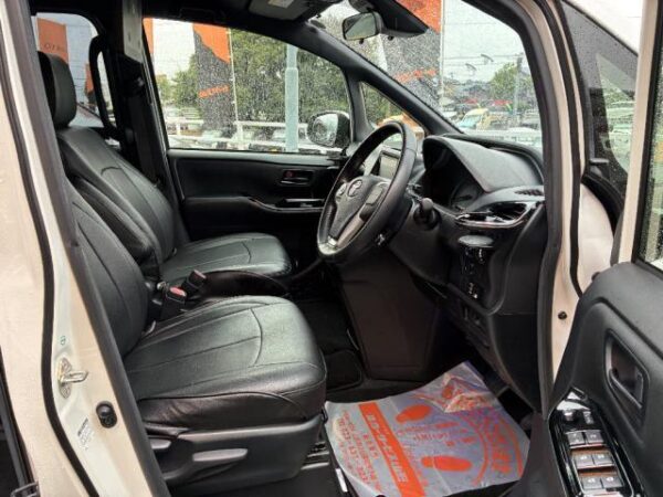 Ref:AUX-19231263 TOYOTA VOXY 2017 - Image 5