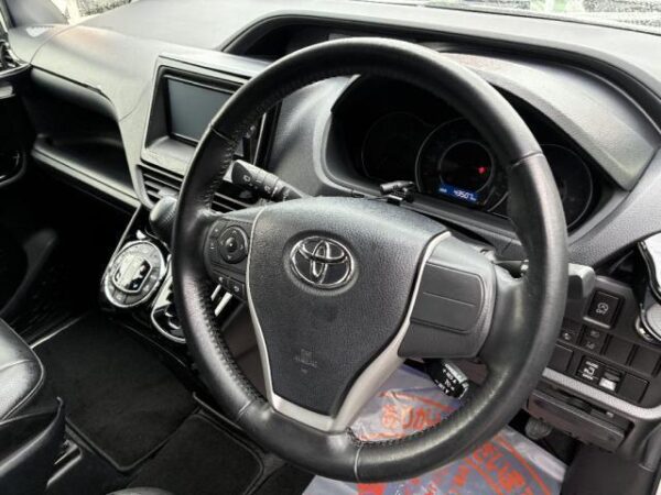 Ref:AUX-19231263 TOYOTA VOXY 2017 - Image 8