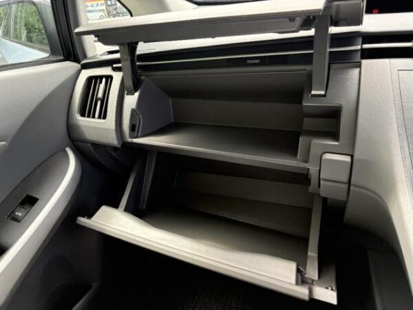 Ref:AUX-19260106 TOYOTA PRIUS 2010 - Image 17