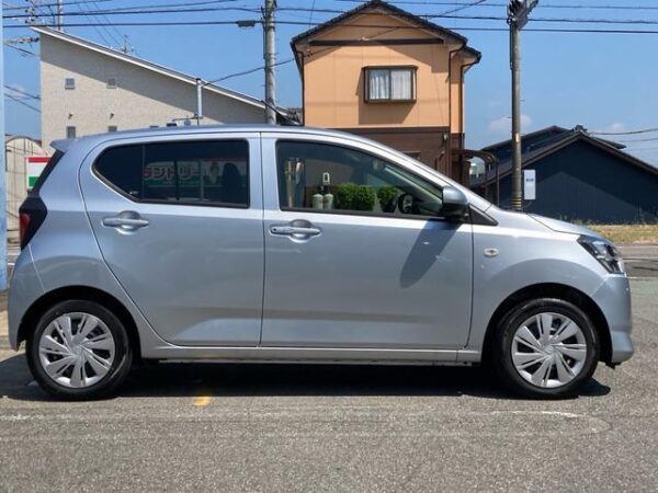 Ref:AUX-19271410 DAIHATSU MIRA E:S 2024 - Image 12