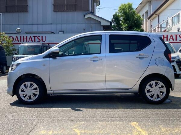 Ref:AUX-19271410 DAIHATSU MIRA E:S 2024 - Image 13