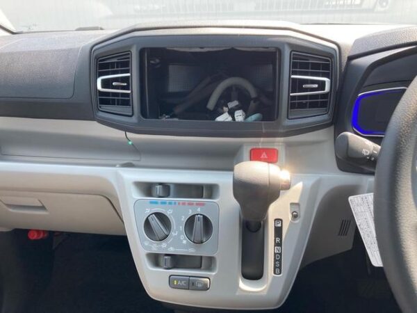 Ref:AUX-19271410 DAIHATSU MIRA E:S 2024 - Image 3