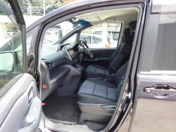 Ref:AUX-19307633 TOYOTA VOXY 2014 - Image 13