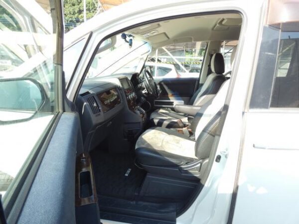 Ref:AUX-19307758 MITSUBISHI DELICA D:5 2008 - Image 13