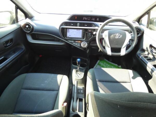 Ref:AUX-19311028 TOYOTA AQUA 2015 - Image 2