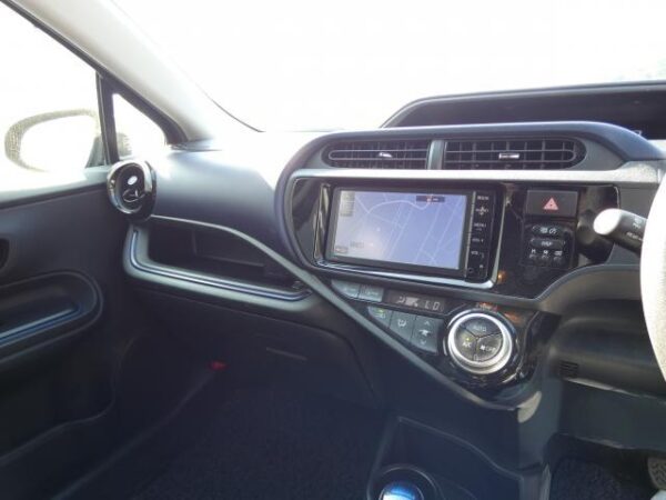 Ref:AUX-19311028 TOYOTA AQUA 2015 - Image 20