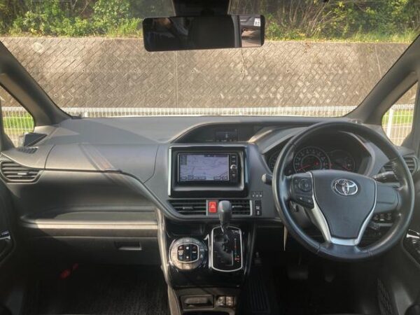 Ref:AUX-19321695 TOYOTA VOXY 2017 - Image 2