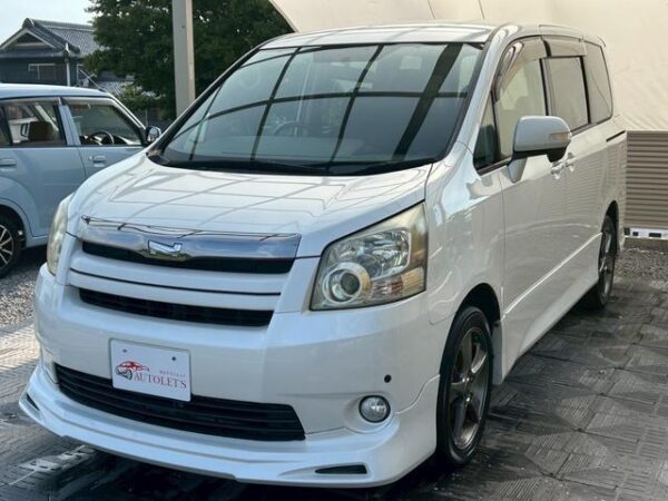 Ref:AUX-19348997 TOYOTA NOAH 2008