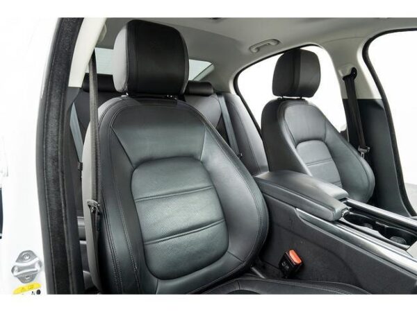 Ref:AUX-19353456 JAGUAR XE 2020 - Image 4