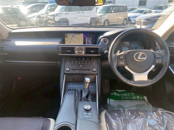 Ref:AUX-19357377 LEXUS IS 2018 - Image 2