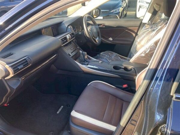 Ref:AUX-19357377 LEXUS IS 2018 - Image 12