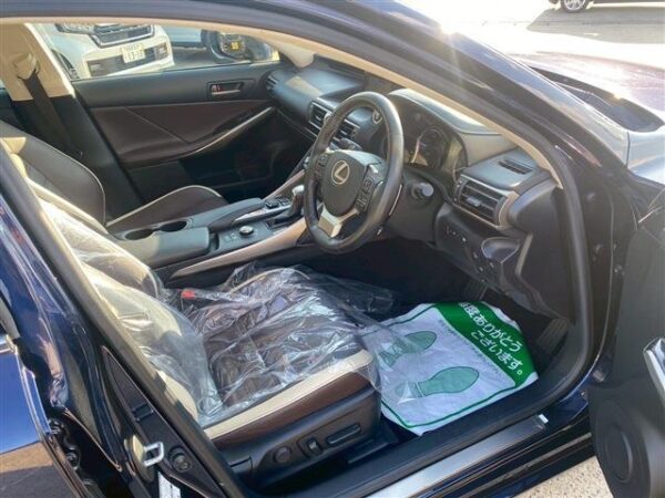 Ref:AUX-19357377 LEXUS IS 2018 - Image 15