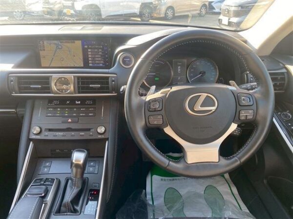 Ref:AUX-19357377 LEXUS IS 2018 - Image 16