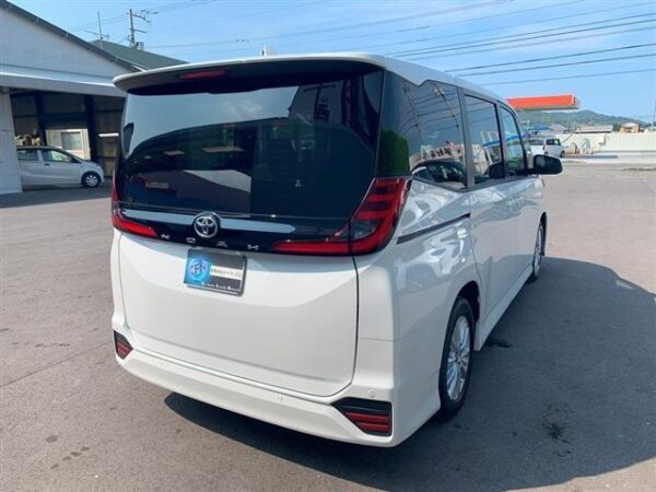 Ref:AUX-19357391 TOYOTA NOAH 2024 - Image 2