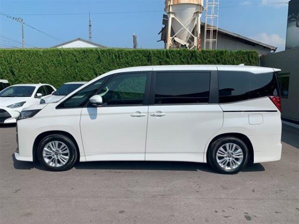 Ref:AUX-19357391 TOYOTA NOAH 2024 - Image 3