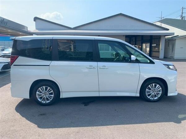 Ref:AUX-19357391 TOYOTA NOAH 2024 - Image 4