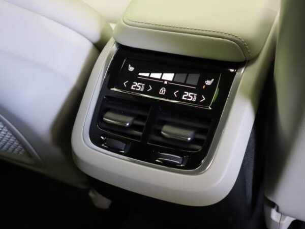 Ref:AUX-19394644 VOLVO XC60 2022 - Image 11