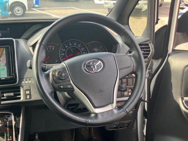 Ref:AUX-19394713 TOYOTA VOXY 2018 - Image 11