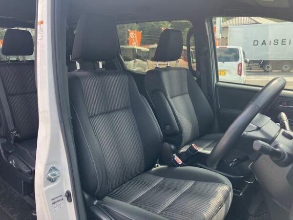 Ref:AUX-19394713 TOYOTA VOXY 2018 - Image 8