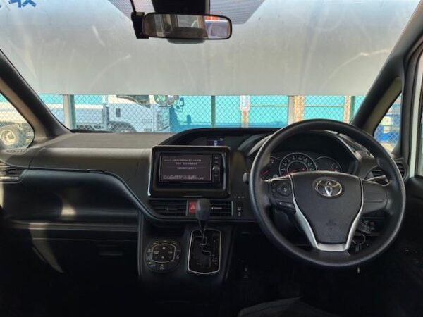 Ref:AUX-19410490 TOYOTA VOXY 2017 - Image 2