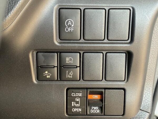 Ref:AUX-19410490 TOYOTA VOXY 2017 - Image 10