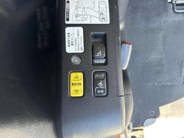 Ref:AUX-19410958 TOYOTA VOXY 2017 - Image 11