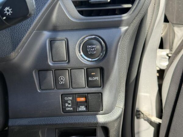 Ref:AUX-19410958 TOYOTA VOXY 2017 - Image 18