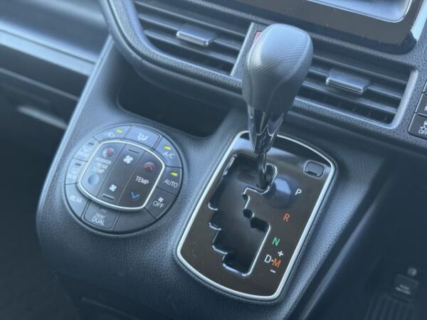 Ref:AUX-19410958 TOYOTA VOXY 2017 - Image 20