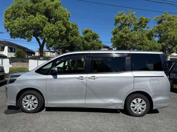 Ref:AUX-19410958 TOYOTA VOXY 2017 - Image 4