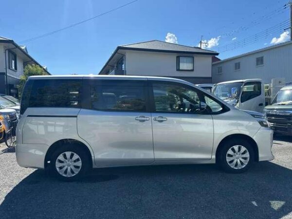 Ref:AUX-19410958 TOYOTA VOXY 2017 - Image 8