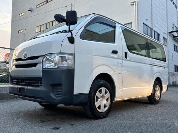 Ref:AUX-19418855 TOYOTA HIACE VAN 2017
