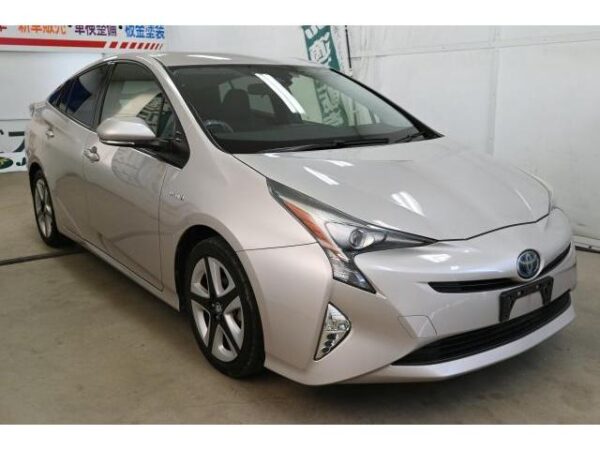 Ref:AUX-19434000 TOYOTA PRIUS 2015
