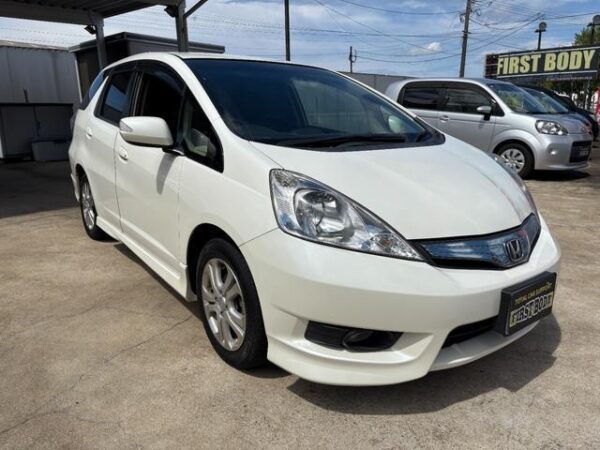 Ref:AUX-19461209 HONDA FIT SHUTTLE HYBRID 2011 - Image 2