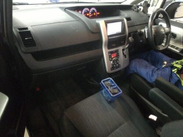 Ref:AUX-19461409 TOYOTA VOXY 2010 - Image 3