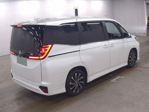 Ref:AUX-19463360 TOYOTA NOAH 2023 - Image 2