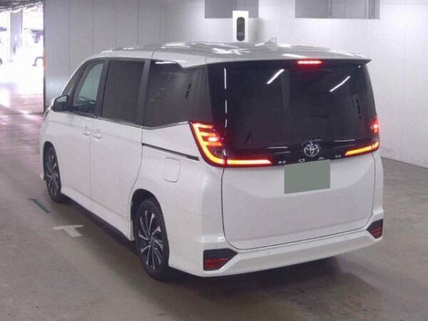 Ref:AUX-19463360 TOYOTA NOAH 2023 - Image 5